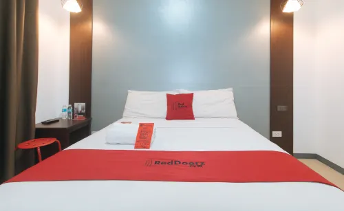 RedDoorz Plus @ EDSA Congressional