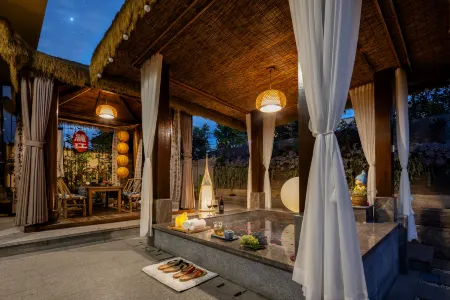 Lijiang Agarwood Ink Stained Snow Mountain Private Soup Hot Spring Resort Отели рядом с достопримечательностью «Wenfeng Temple»