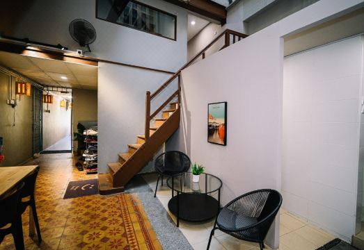 스윙 앤 필로우즈 앳 87 추리아 스트리트