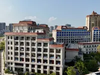 Long beach blue Hotels near Golden Beach