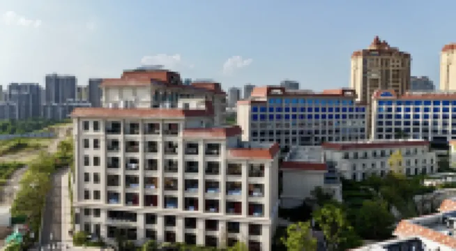 Long beach blue Hotels near شاطئ غولدن