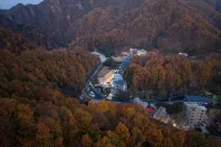 Junluan Meisu (located in Laojunshan Scenic Area) - Mountain view