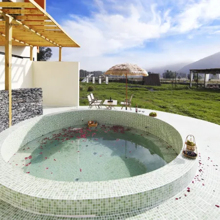 Miyunye Luxury Private Tang Homestay (Kangding Branch)