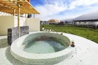 Miyunye Luxury Private Tang Homestay (Kangding Branch) - Romantic