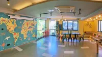 Shuttle International Youth Hotel (Chengdu Kuanzhai Alley & Renmin Park Subway Station Branch)