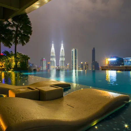 Eaton KLCC Residence by Moonway Luxury Suites Отели рядом с достопримечательностью «Джалан Конлей»