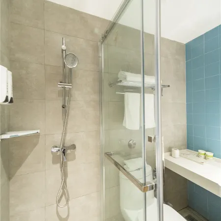 Motai Hotel (Xiamen MixC Railway Station Metro Station Branch) Отели рядом с достопримечательностью «Железнодорожный вокзал Сямынь»