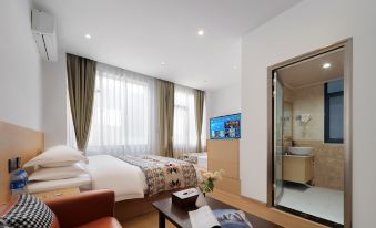 Instant • Audiovisual Homestay (Tianmen Mountain Cableway Station Branch)