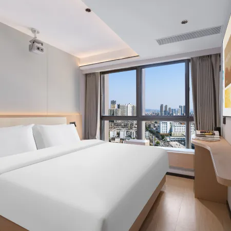 Qianhong Hotel (Kunming Station)