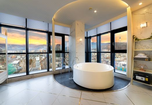 호텔 더 디자이너스 라운지 또는 부대시설