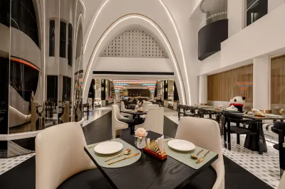 CRESCENT MOON HOTEL Hotels near Chengdu Normal University Information Science Department Wuyuehua Teaching Department