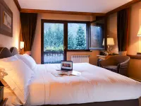 QC Hotel Monte Bianco Hotels near Checrouit