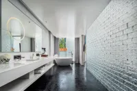 Dream Residence Yangshuo Hot Spring Resort Hotel (Ten Mile Gallery Yulonghe Branch)