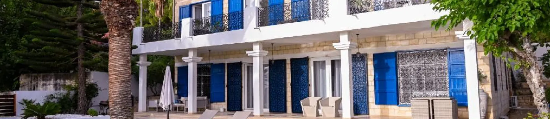 Khách sạn cao cấp