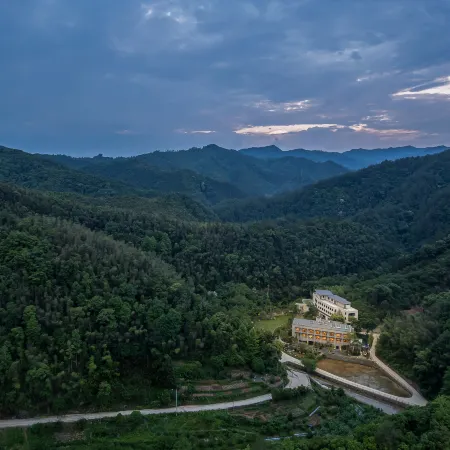Moye · Shanshan Laichi Sansi Luxury Wilderness Resort Homestay (Liuyang Daweishan)