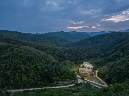 Moye · Shanshan Laichi Sansi Luxury Wilderness Resort Homestay (Liuyang Daweishan) Отели рядом с достопримечательностью «Daweishan National Forest Park»