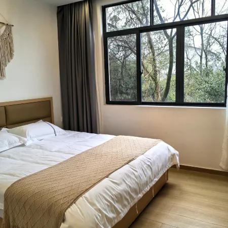 Breeze Hotel (Longhushan Visitor Center)