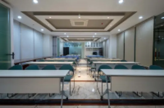 Amana Hotel & Residences