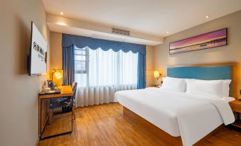 Yiyi Hotel (Chengdu West Railway Station Peifeng Road Subway Station)