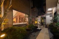 A small courtyard in silence