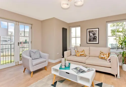 Modern 2 bedroom apartment with free parking