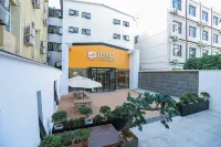 Zhuxiaoding Hotel (Beijing Sanlitun Tuanjiehu Subway Station) Hotel di Yansha Business District