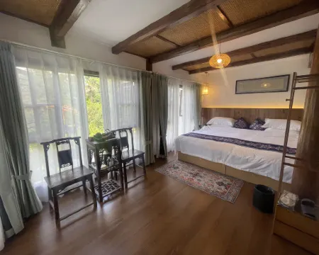 Suining Bana Tribe · Zhizhuxuan (Datuan Dong Village) Hotels in Suining