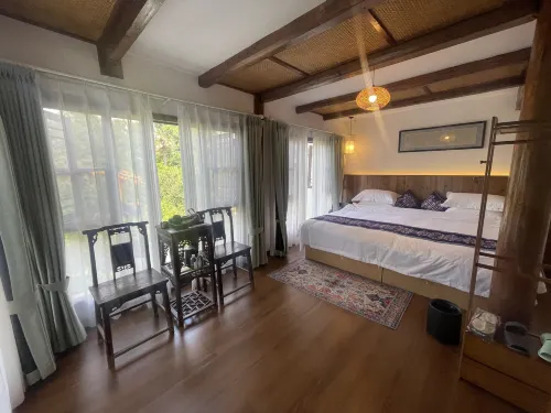 Suining Bana Tribe · Zhizhuxuan (Datuan Dong Village) Hotels in Suining