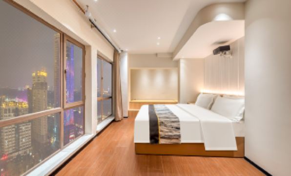 Bochen Jiamu Hotel (Rongchuang Amusement Park Shimao Avenue Subway Station Branch)