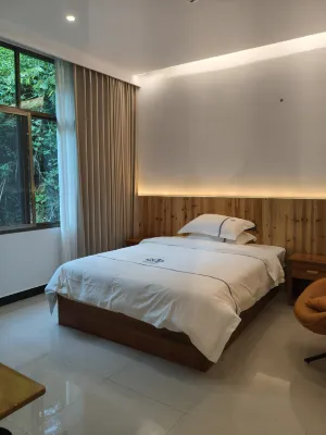 Yuelu Homestay (Hong'an Biancity Scenic Area) Hotels near Hong'an Ancient Town