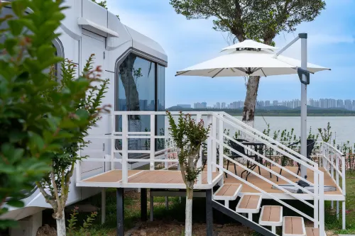 Yihai West Coast Capsule Homestay (Xiwang Huanhai Avenue)