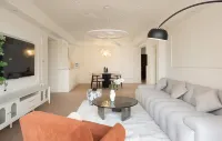 CozyStay Homestay (Shanghai Xizang South Road) - Pet friendly
