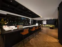 SFEEL Designer Hotel (Dukezong Ancient City Branch) - bar