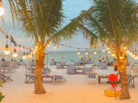 The Sky & Sea Koh Larn Hotels near Tawaen Beach