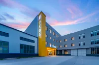 7 Days Hotel (Jinan Linkong Subway Station Yaoqiang International Airport) Hotels near Jinan Yaoqiang International Airport