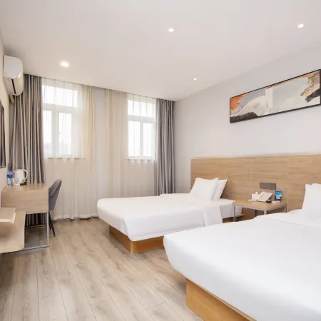 Ruiji Select Hotel (Zhenjiang Railway Station, Xijin Ferry)