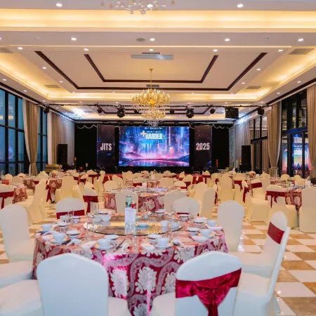 The Vissai Hotel Отели рядом с достопримечательностью «Гора Нон Нуок»
