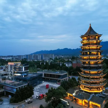 Dujiangyan Yuandong Yaju Hotel (panda valley Store)