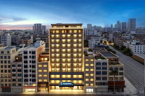 Xuwen Pineapple Pastoral Hotel (Xuwen Cultural Square)