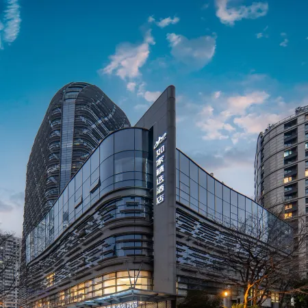 Homeinn Plus Hotel (Xujiahui Jiaotong University, Shanghai) Отели рядом с достопримечательностью «Станция метро Xujiahui»