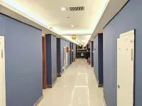 Whale · City Hostel (Heze Station) Hotels in Heze