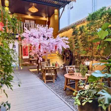Zi Yun Ge Light Luxury Smart Homestay (West Lake Branch)