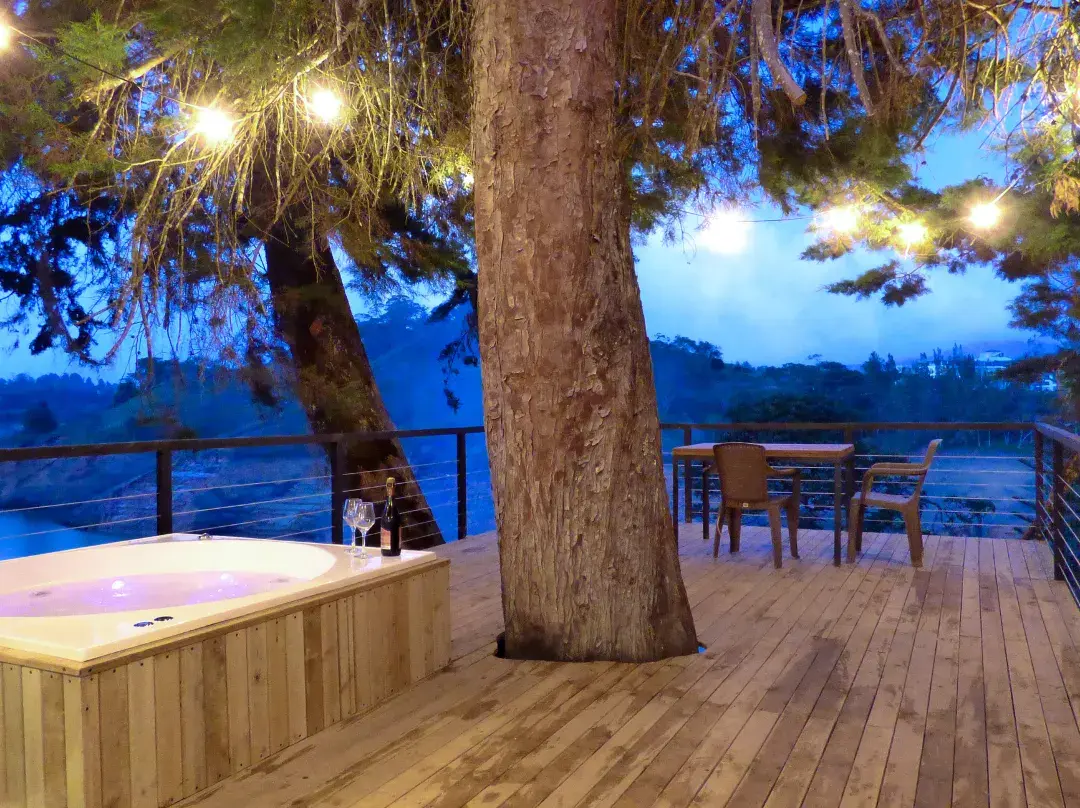 Casa Del Arbol: Cabaña Privada Con Jacuzzi Y Kayak - Antioquia