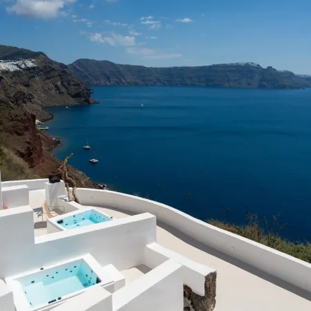 You and Me Suites Oia