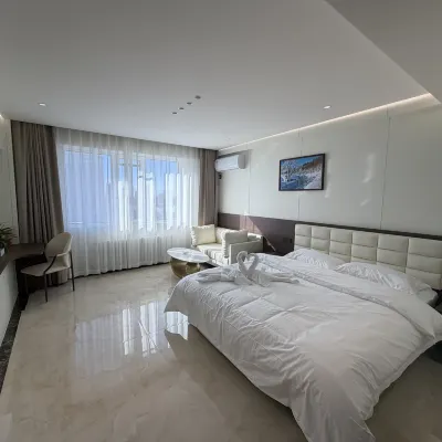 Hulunbuir Cloud Elegant Homestay (Genghis Khan Square) Hotels near Genghis Khan Square