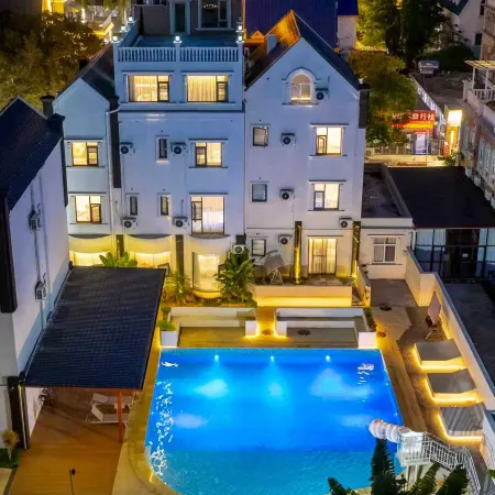 Yanshe Hotel (Beihai Silver Beach Tourist Resort International Passenger Port)