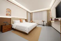 Secluded Court · Ruicheng Homestay (Mingsha Mountain and Crescent Spring)