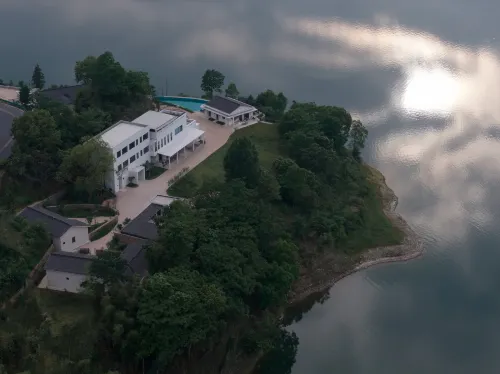 Xipo · Huating Lake Vacation Apartment