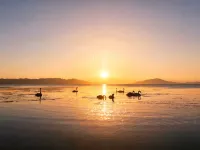 Sayram Lake Lakeside Wildview Homestay - マウンテンビュー