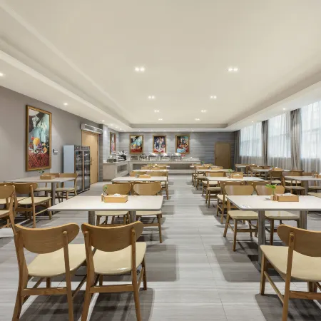 Vienna  Hotel（Pubei Investment Building Aoyuan Square）